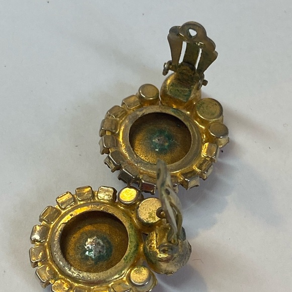 VINTAGE TARA CLIP ON EARRINGS - Picture 4 of 7
